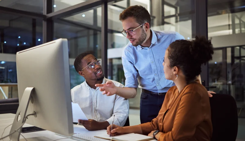 Consultants discussing risk in the age of AI